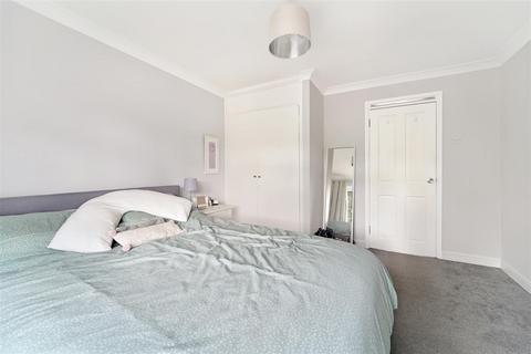 9, Spring Court Chessington Road, Epsom, KT17 1TQ