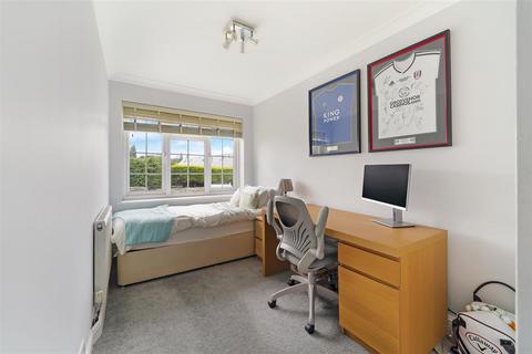 9, Spring Court Chessington Road, Epsom, KT17 1TQ