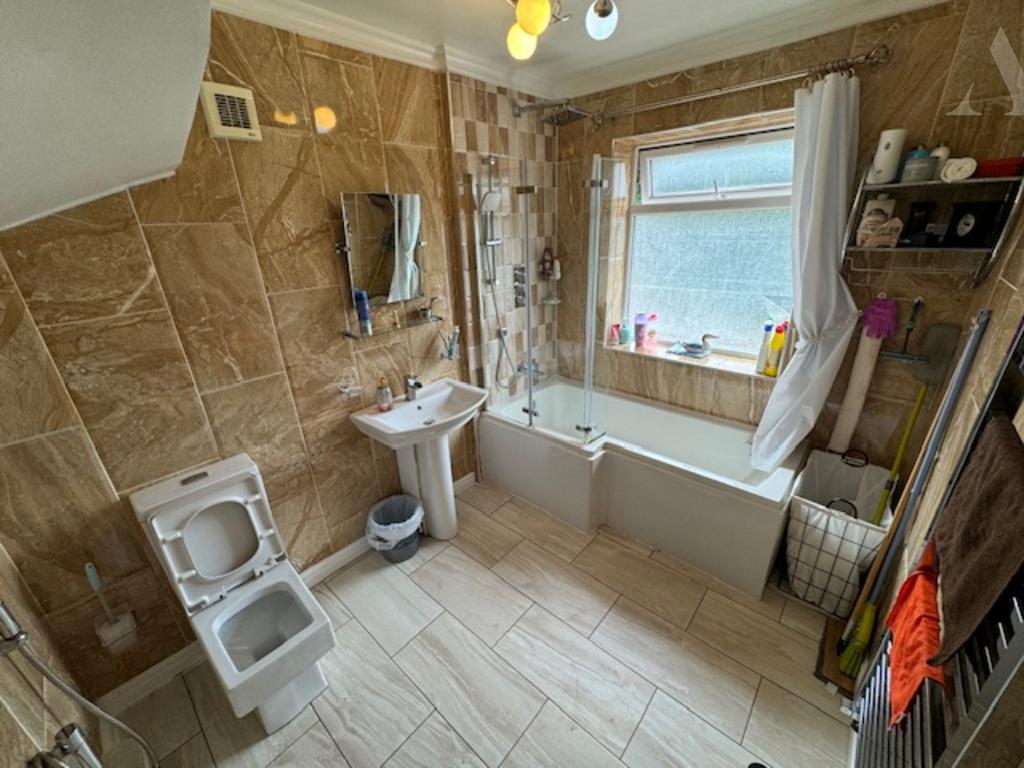 221 Bromford Road bathroom