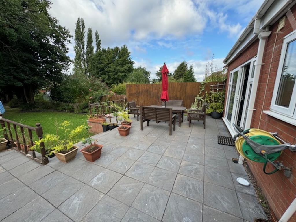 221 Bromford Road garden patio