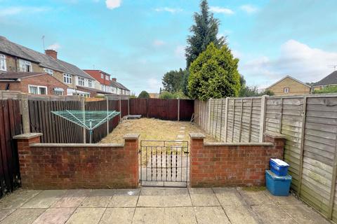 2 bedroom end of terrace house to rent, Larkspur Gardens, Luton LU4