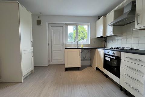 2 bedroom end of terrace house to rent, Larkspur Gardens, Luton LU4