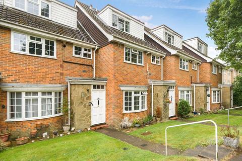 2 bedroom maisonette for sale, Fairlawns, Watford WD17