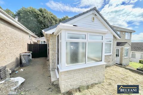 4 bedroom bungalow to rent, Woodhall Drive, Leeds LS5