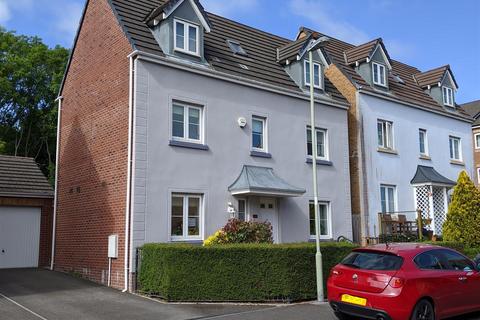 4 bedroom detached house to rent, Erw Hir, Coed Castell, Bridgend, CF31 2DD