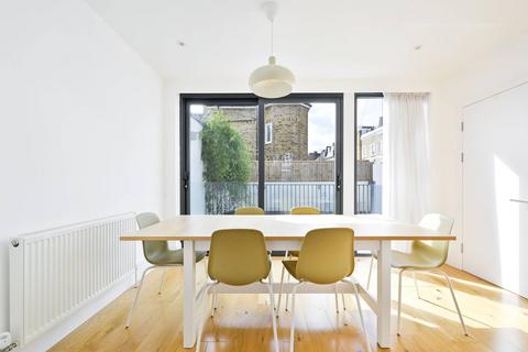 3 bedroom flat for sale, Moore Park Road, Moore Park Estate, London, SW6