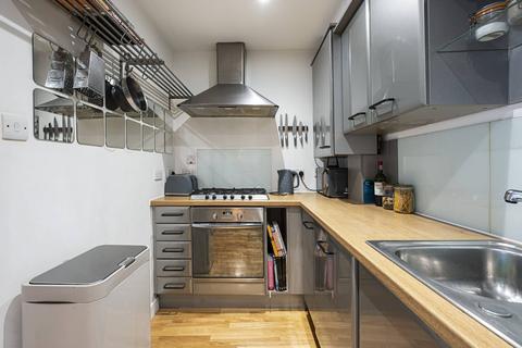 2 bedroom flat for sale, (OIEO £550,000) Hackney Road, Shoreditch, London, E2