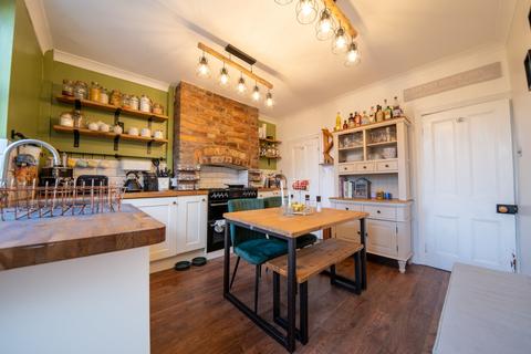 118 Lydgate Lane, Sheffield, S10 5FP