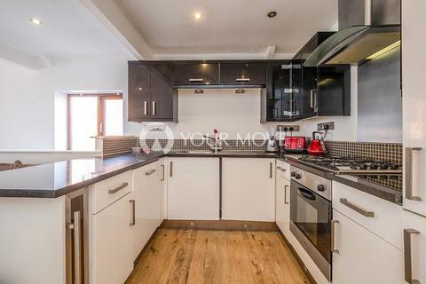 2 bedroom flat to rent, Abbotsbury Road, Devon TQ12