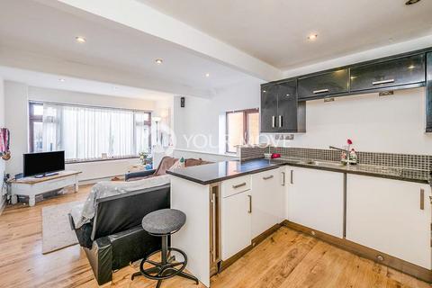 2 bedroom flat to rent, Abbotsbury Road, Devon TQ12