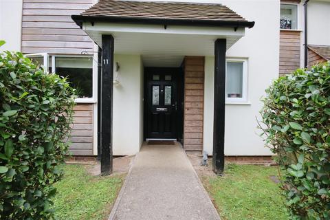 11 Oak Glade, Epsom, KT19 8ND
