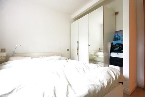 11 Oak Glade, Epsom, KT19 8ND