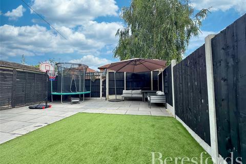 8 Dawson Drive, Rainham, RM13 7ED