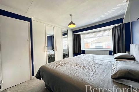 8 Dawson Drive, Rainham, RM13 7ED