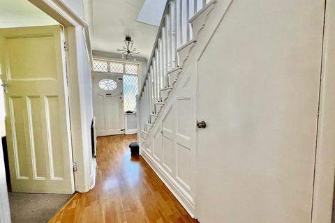 4 bedroom semi-detached house to rent, Otley Old Road, Leeds, West Yorkshire, LS16