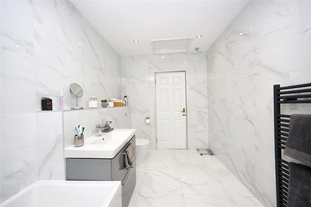 Refitted Bathroom/WC