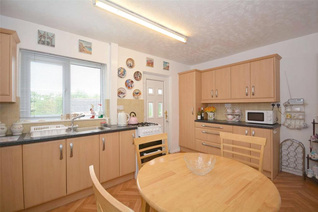 Standale Avenue, Pudsey, West Yorkshire 3 bed townhouse for sale £185,000