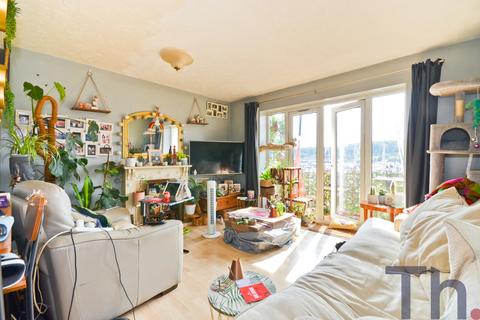 2 bedroom flat for sale, East Cowes PO32