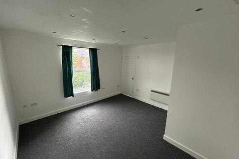 2 bedroom flat to rent, Flat 3, Cemetery Road