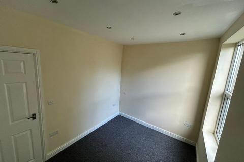 2 bedroom flat to rent, Flat 3, Cemetery Road