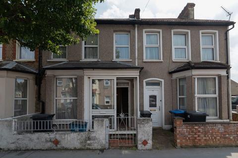 3 bedroom terraced house for sale, Winterbourne Road, Thornton Heath CR7