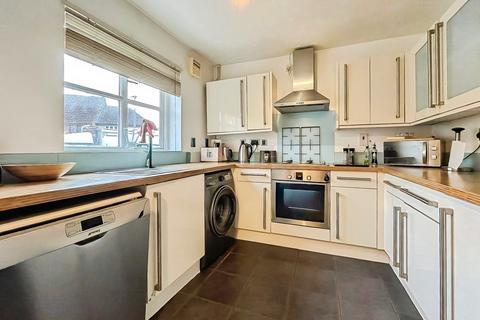 3 bedroom end of terrace house to rent, Ash Grove, Essex CM6
