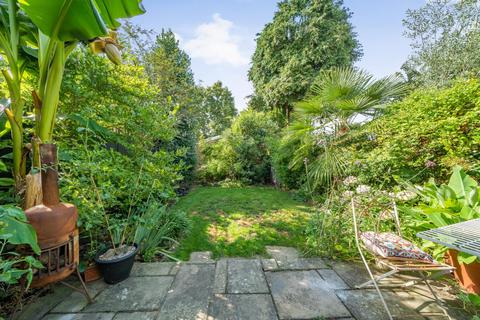 2 bedroom flat for sale, Stile Hall Gardens, Chiswick