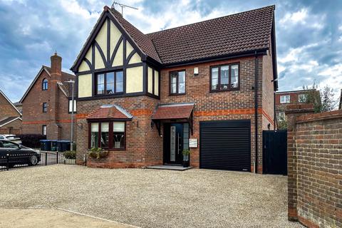 5 bedroom detached house for sale, Whieldon Grange, Harlow CM17