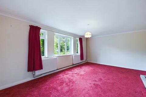 46 Maple Way, Coulsdon, CR5 3RN