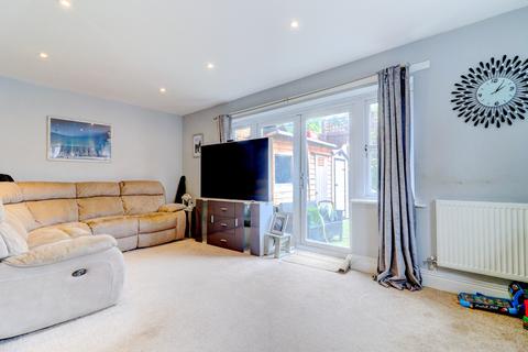 3 bedroom semi-detached house for sale, West Wycombe Road, Buckinghamshire HP12