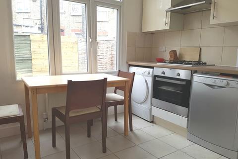 5 bedroom terraced house to rent, Arnold Road, London N15