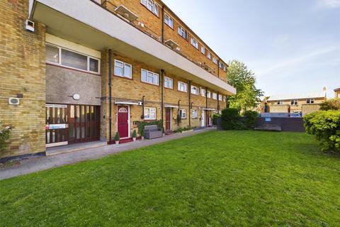 2 bedroom maisonette for sale, Wood Street, London E17