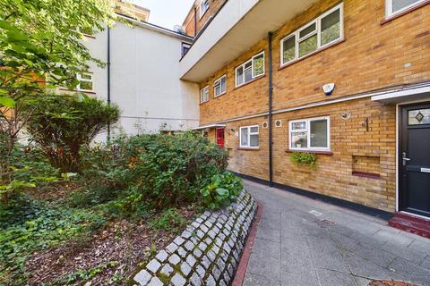 2 bedroom maisonette for sale, Wood Street, London E17