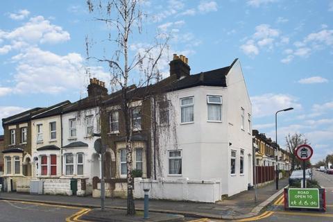 2 bedroom end of terrace house for sale, Harrow Road, Leytonstone, London E11