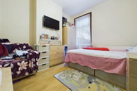 1 bedroom maisonette for sale, Stafford Road, Forest Gate, London E7