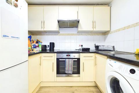 1 bedroom flat for sale, The Avenue, London E4