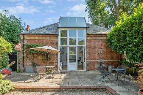 2 bedroom detached house for sale, Bath Road, London, W4