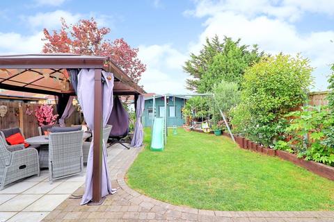 4 bedroom semi-detached house for sale, Avondale Road, Basildon, Essex