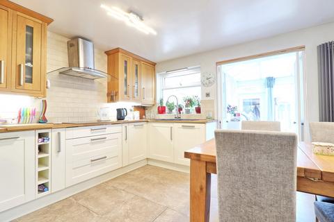 4 bedroom semi-detached house for sale, Avondale Road, Basildon, Essex