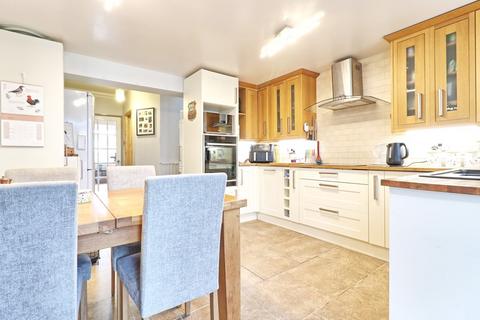 4 bedroom semi-detached house for sale, Avondale Road, Basildon, Essex