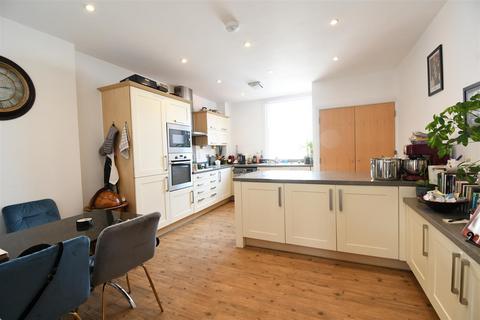 3 bedroom apartment for sale, Chapel Court, Windsor Street, Leamington Spa