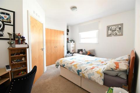 3 bedroom apartment for sale, Chapel Court, Windsor Street, Leamington Spa