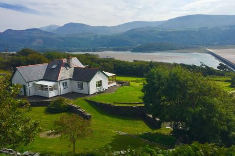 3 bedroom detached house for sale, Caefadog Fach, Panorama Road LL42 1DQ