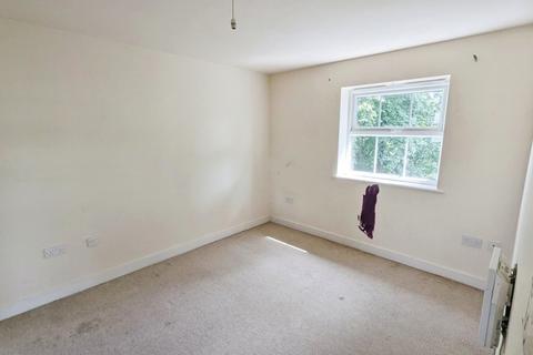 undefined, Spinners Close, West Yorkshire HX1
