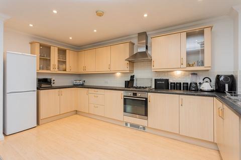 2 bedroom flat for sale, Brookhill Road, Crawley RH10