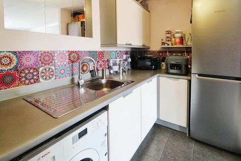 2 bedroom apartment for sale, Piper Way, Ilford IG1