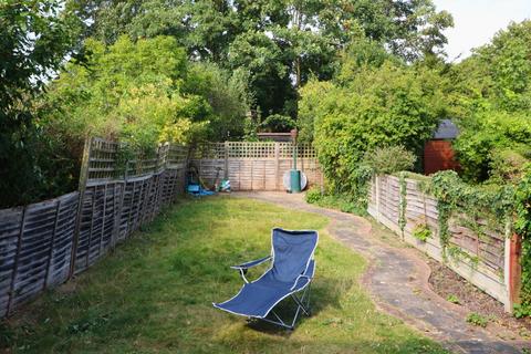 3 bedroom terraced house to rent, Rushden Gardens, Ilford IG5