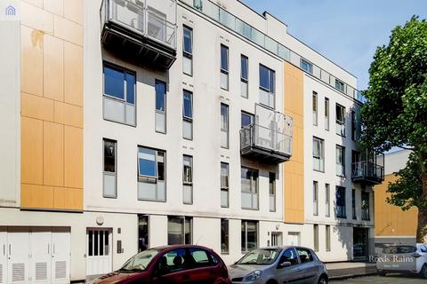 3 bedroom apartment to rent, Crampton Street, London SE17