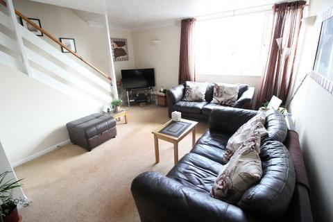 3 bedroom terraced house for sale, Hawkesworth Drive, Warwickshire CV8