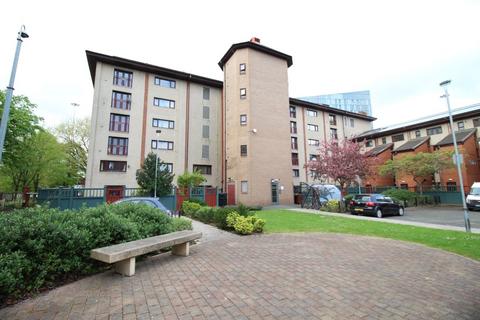 3 bedroom apartment to rent, Loxford Court, Manchester M15